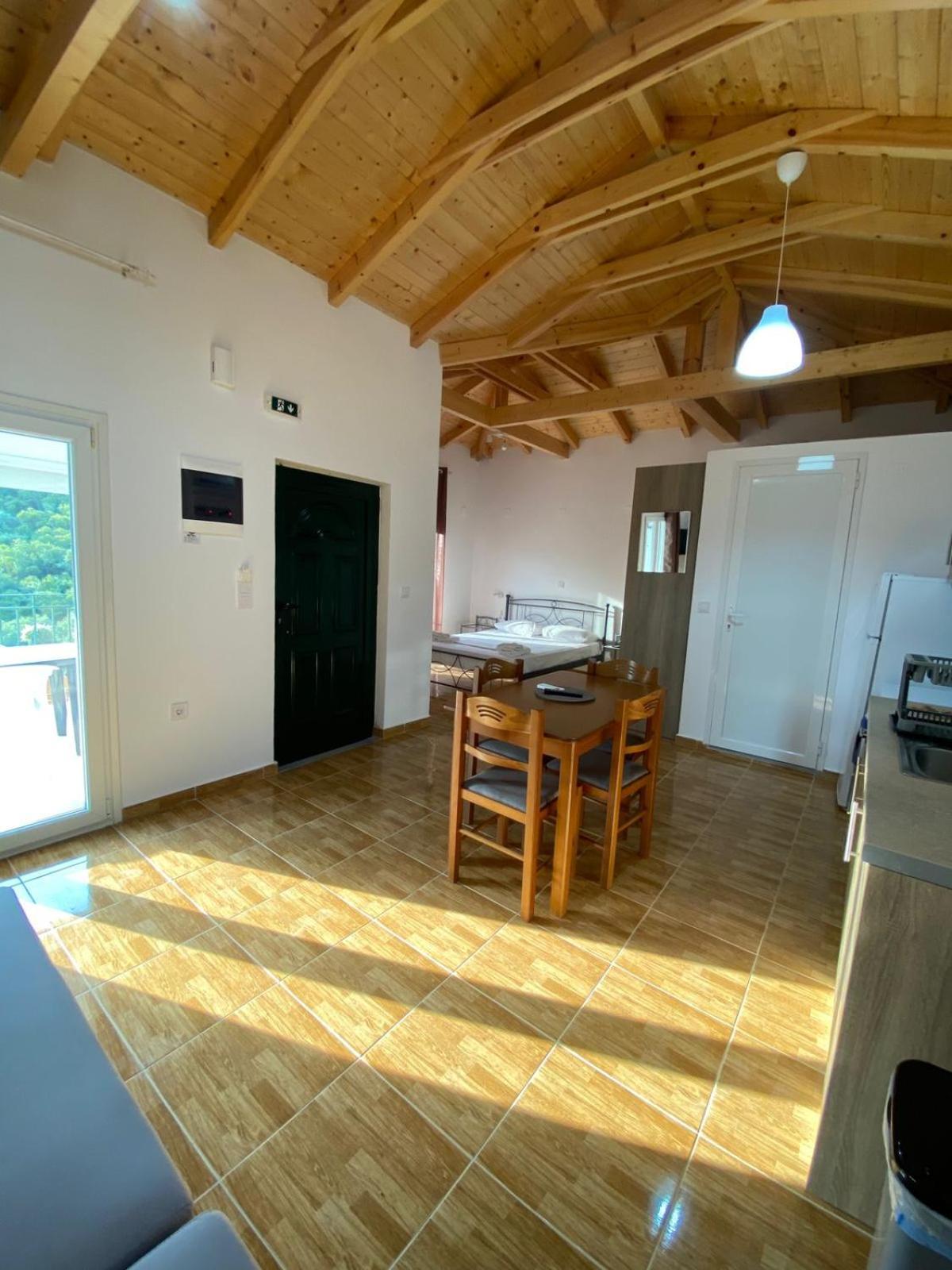 Babis Apartment Áyios Nikítas エクステリア 写真